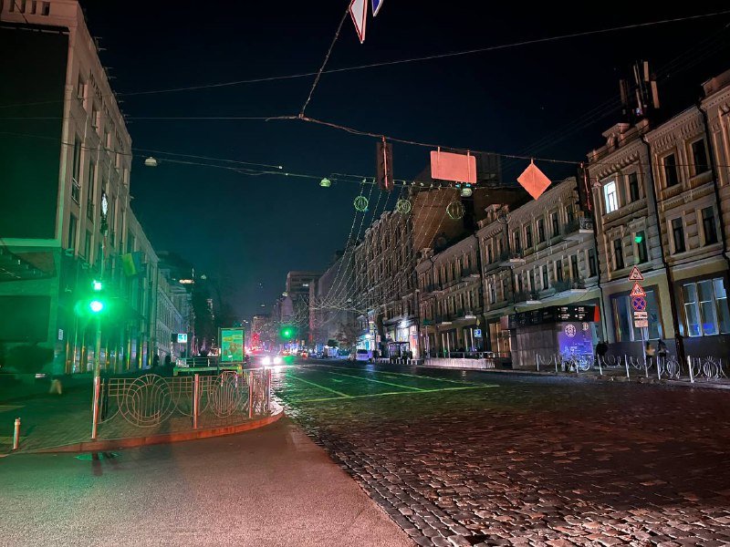 Київ економить світло: як виглядає центр столиці після заходу сонця 3