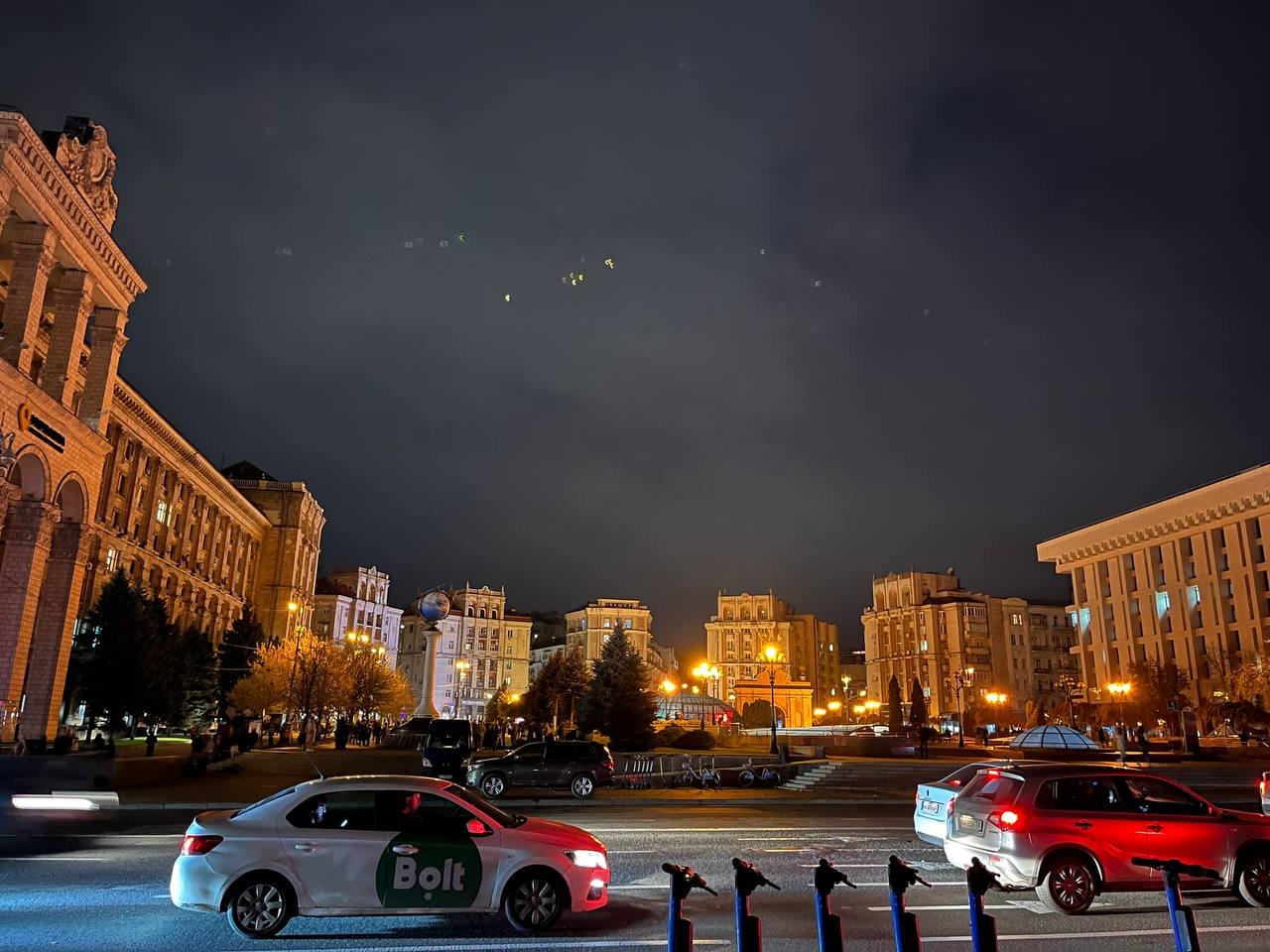 Київ економить світло: як виглядає центр столиці після заходу сонця 8