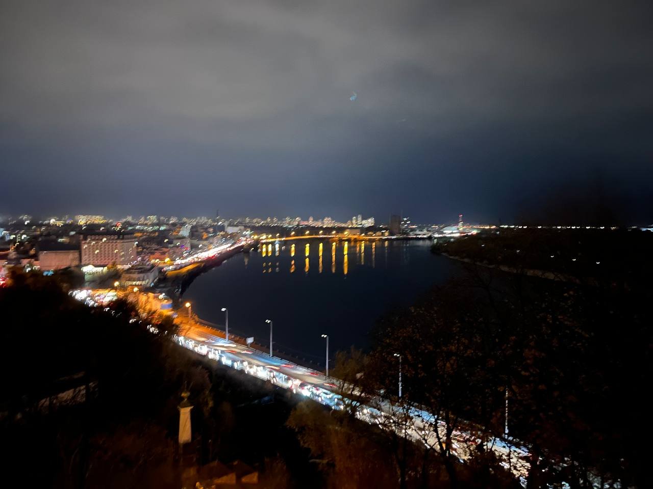 Київ економить світло: як виглядає центр столиці після заходу сонця 11