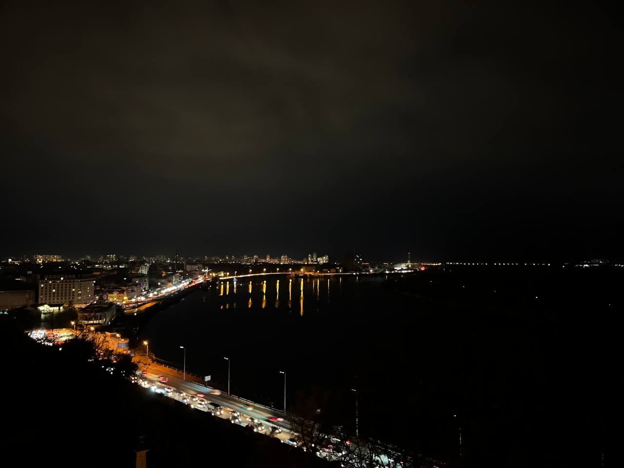 Київ економить світло: як виглядає центр столиці після заходу сонця 13