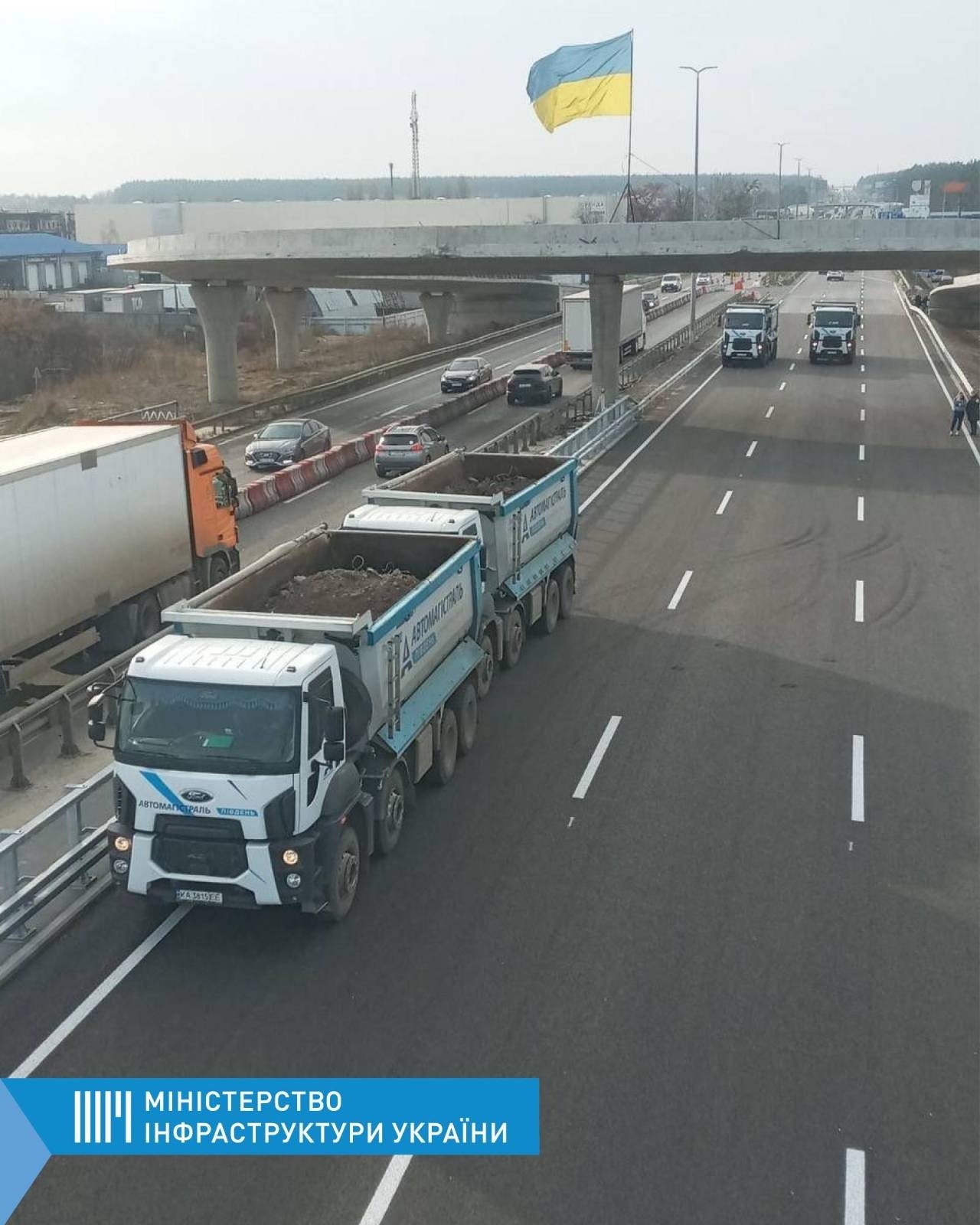Під Києвом відкрили проїзд через відбудований міст у Стоянці 1
