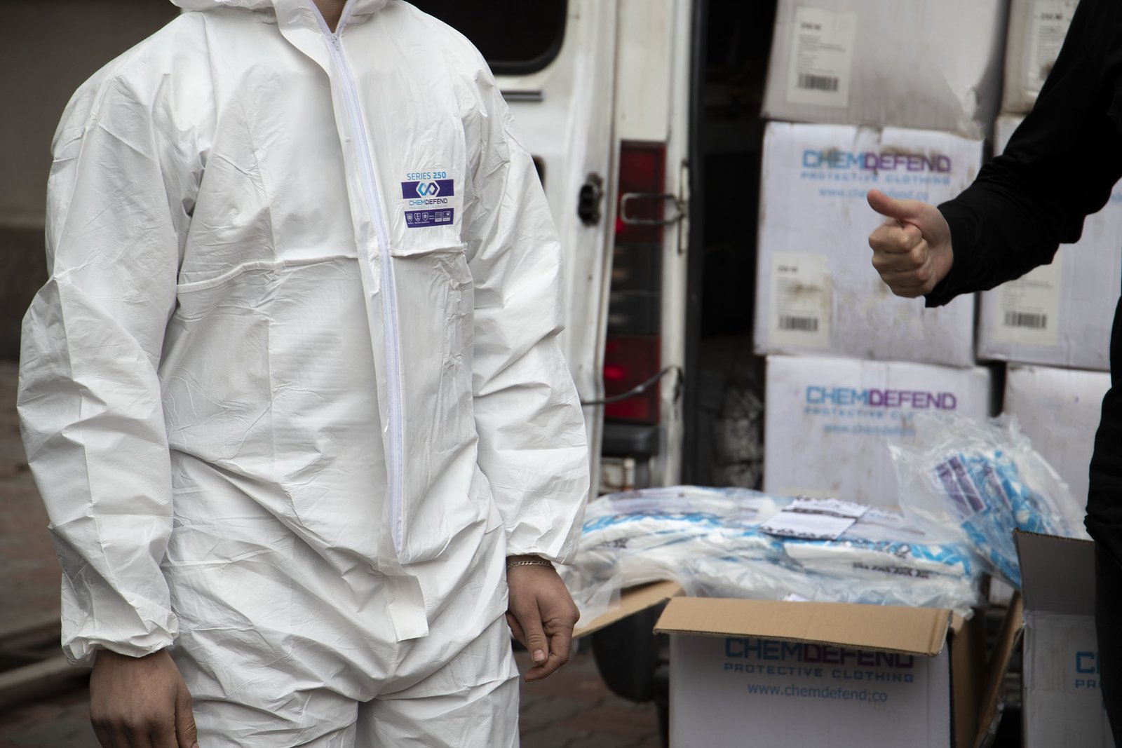 Києву передали 1000 високотехнологічних захисних комбінезонів: від хімічної, радіаційної та біологічної загроз 2