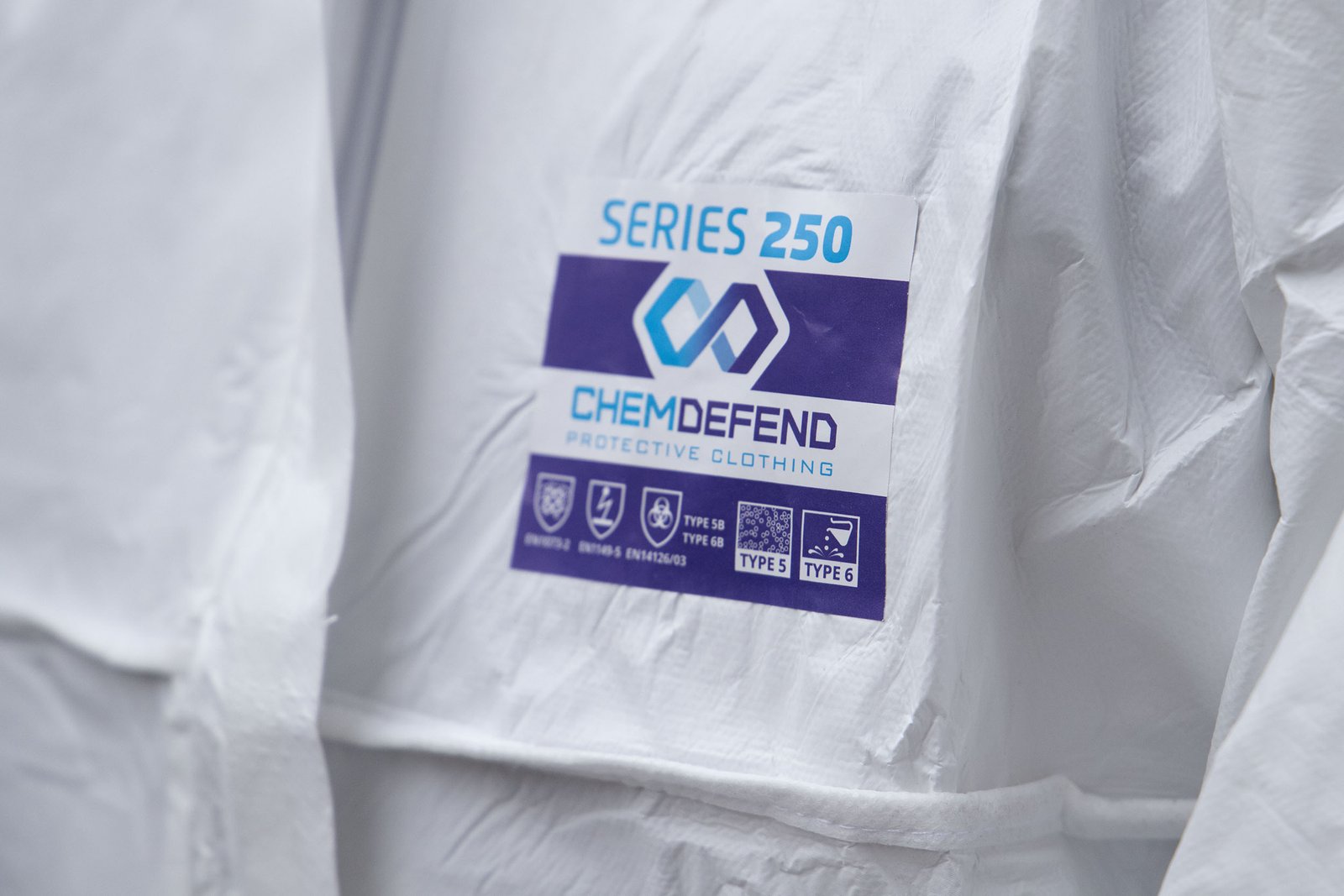 Києву передали 1000 високотехнологічних захисних комбінезонів: від хімічної, радіаційної та біологічної загроз 3
