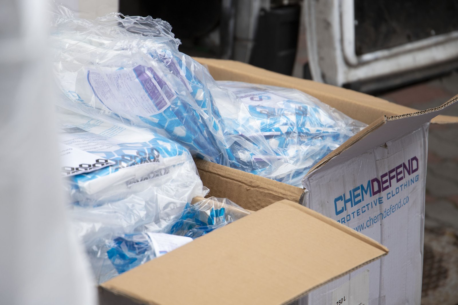 Києву передали 1000 високотехнологічних захисних комбінезонів: від хімічної, радіаційної та біологічної загроз 5