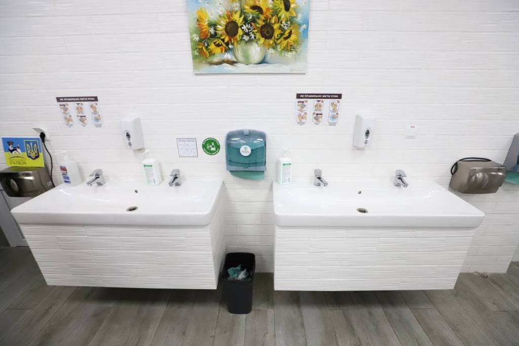 У Києві готують по 100 пунктів обігріву у кожному району: чим облаштують 14