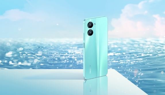 Зберігайте ще більше важливого. Рекордно багато місця в нових бюджетних смартфонах від realme. Зустрічайте — realme C30s та  realme С33 — королі вбудованої пам’яті.\ 4