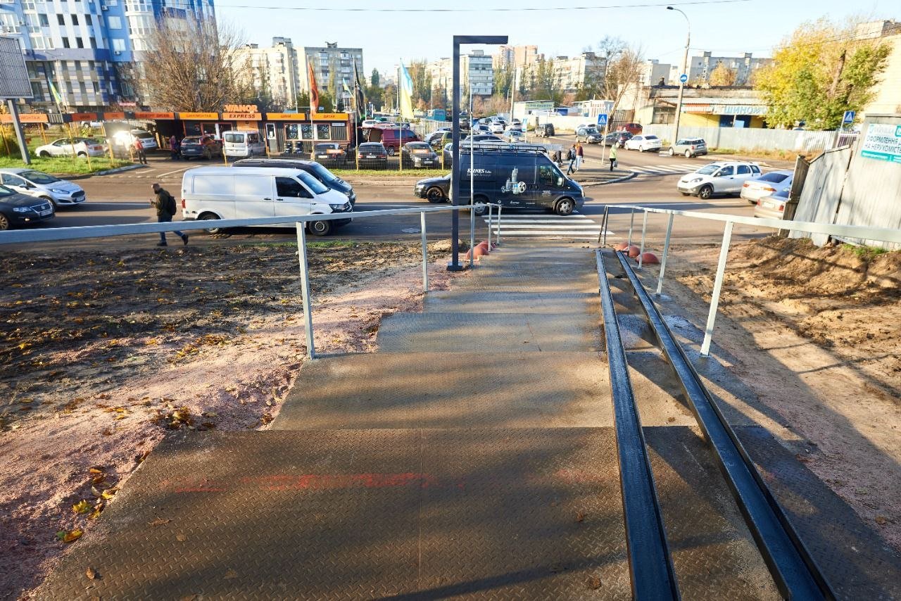 У Києві оновили станцію Русанівка: як зараз виглядає зупинка Kyiv City Express 5