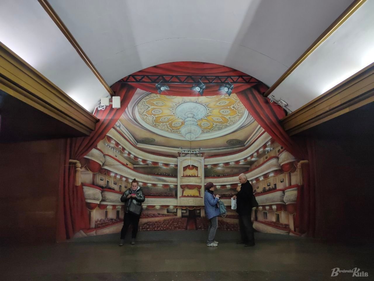 У Києві на станції метро "Університет" приховали бюсти російських діячів 5