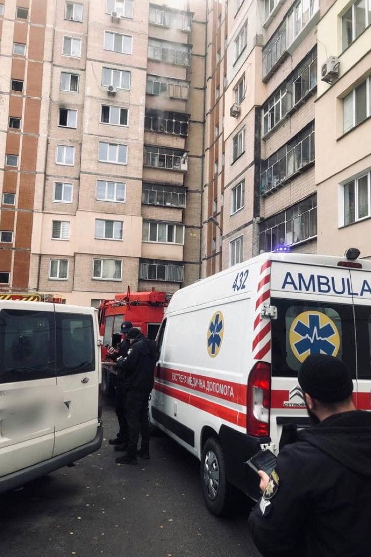 На Київщині через запалену свічку згоріла квартира: загинула людина 1