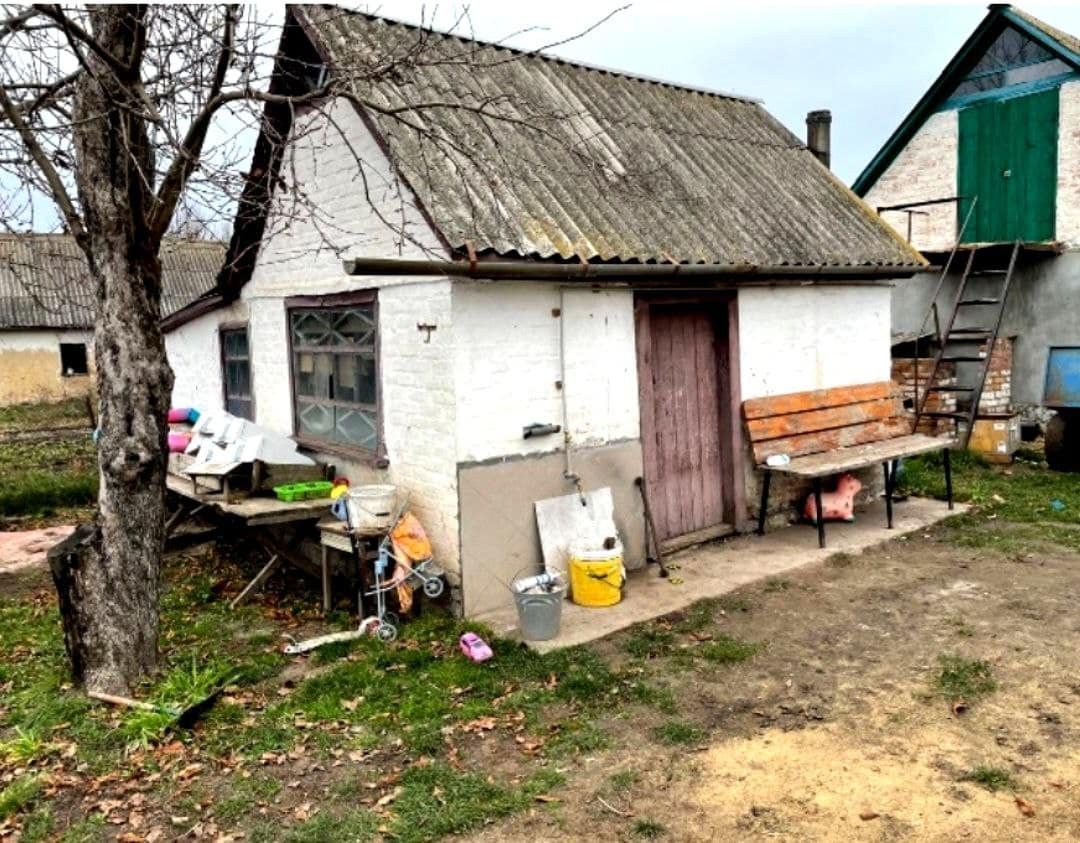 На Київщині чоловік за зауваження палицею розбив сусіду голову 2