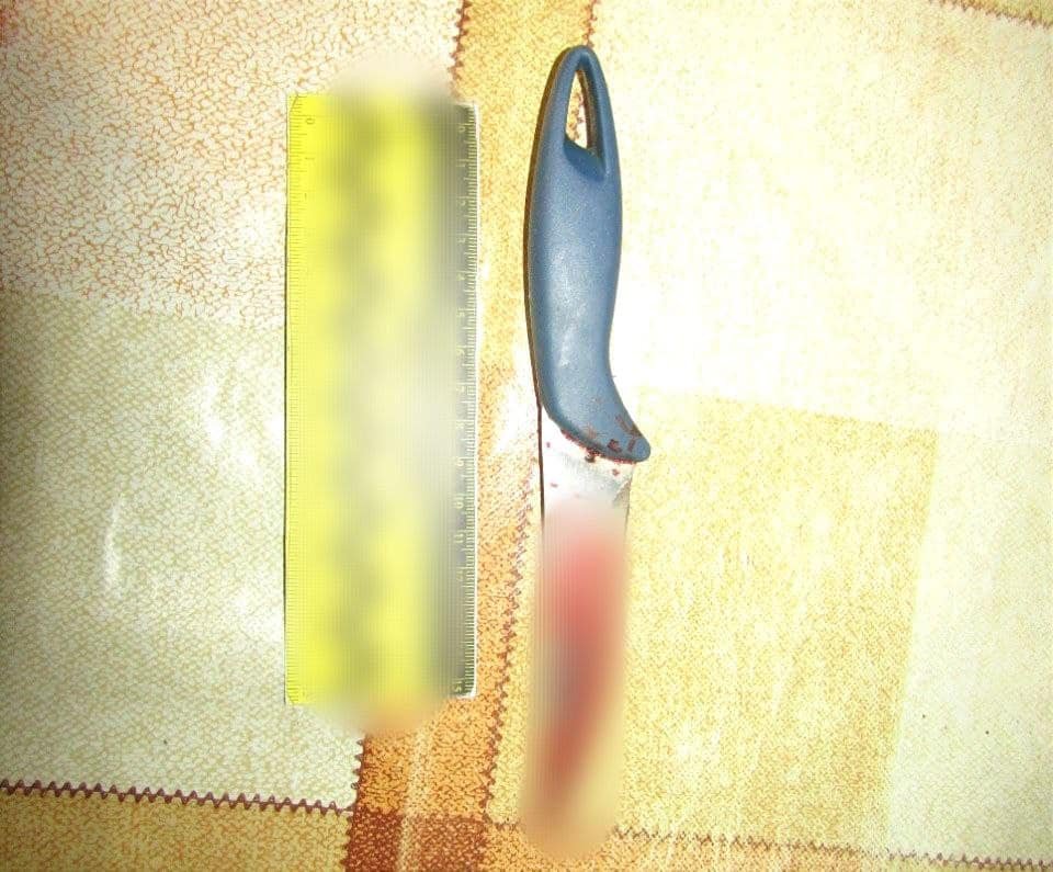 На Київщині чоловік зарізав співмешканку та сам викликав поліцію 2