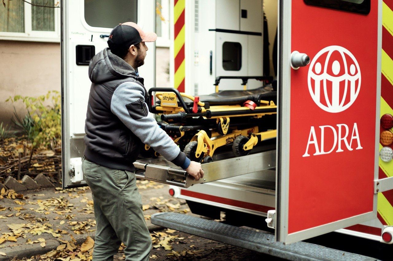 Куди звертатись, щоб безкоштовно евакуювати маломобільних та лежачих людей з прифронтових зон України 1