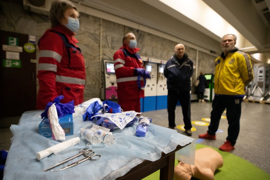 У Києві в метрополітені будуть регулярно навчати домедичній допомозі: де і коли 3
