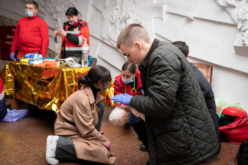 У Києві в метрополітені будуть регулярно навчати домедичній допомозі: де і коли 4