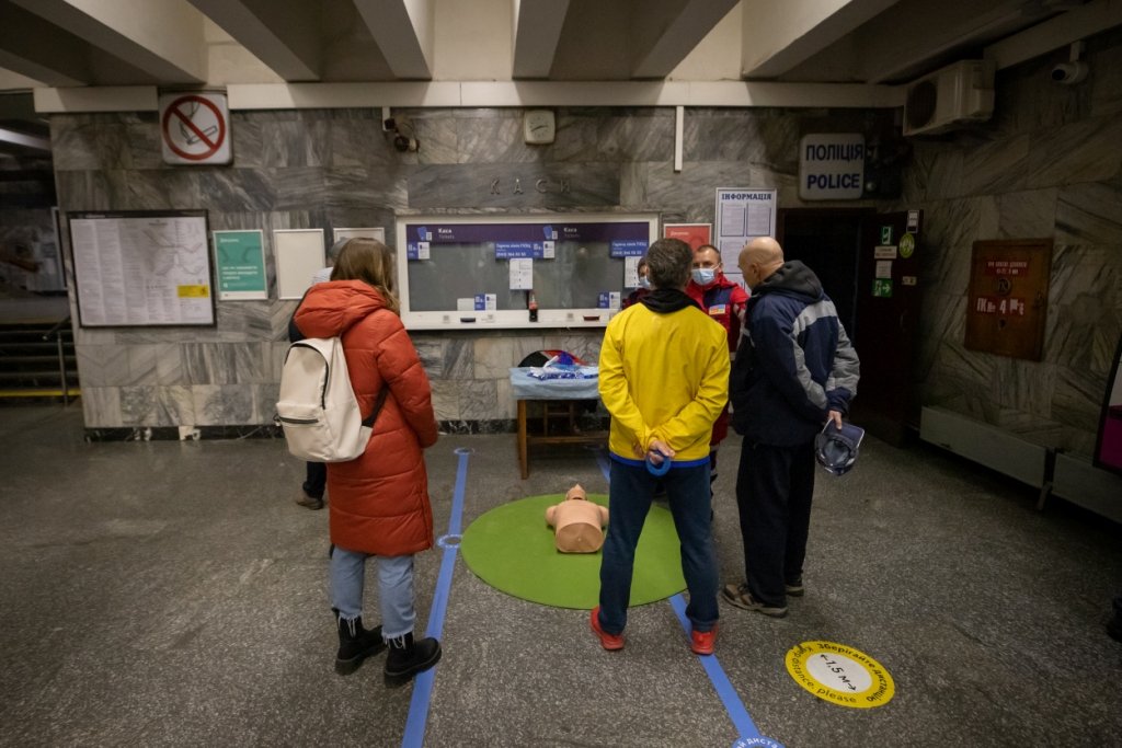 У Києві в метрополітені будуть регулярно навчати домедичній допомозі: де і коли 7