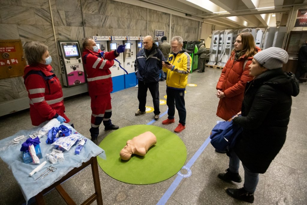 У Києві в метрополітені будуть регулярно навчати домедичній допомозі: де і коли 9