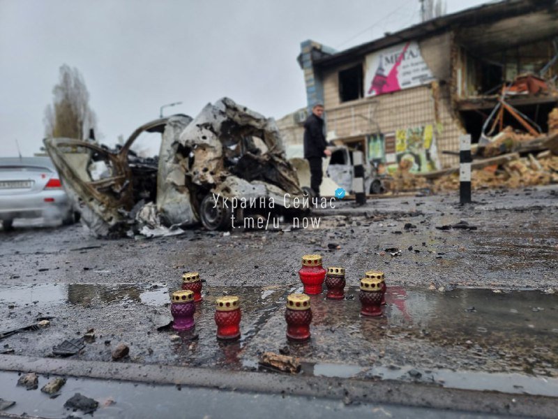 Понівечені автівкі та лампадки: як виглядає місце прильоту ракети в Голосіївському районі Києва 2