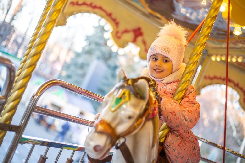 Резиденція Санти, ковзанка та оранжерея: коли відкриють і як буде працювати «Зимова Країна на ВДНГ» на різдвяні свята у Києві 2