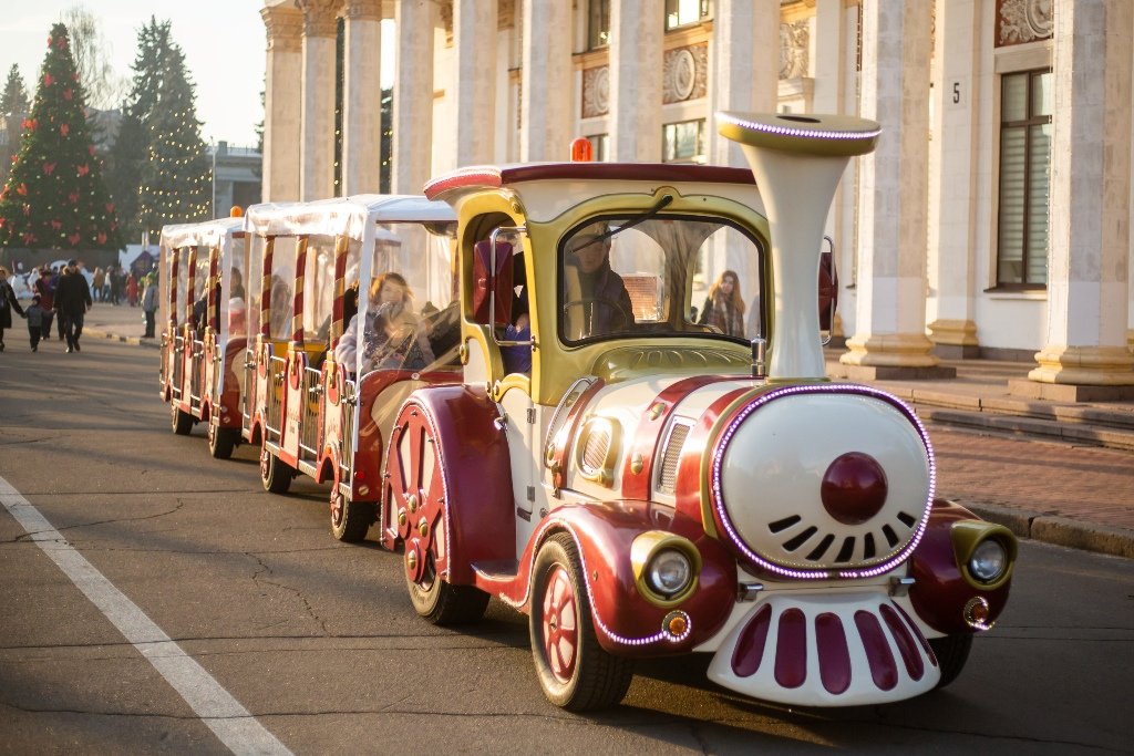 Резиденція Санти, ковзанка та оранжерея: коли відкриють і як буде працювати «Зимова Країна на ВДНГ» на різдвяні свята у Києві 8