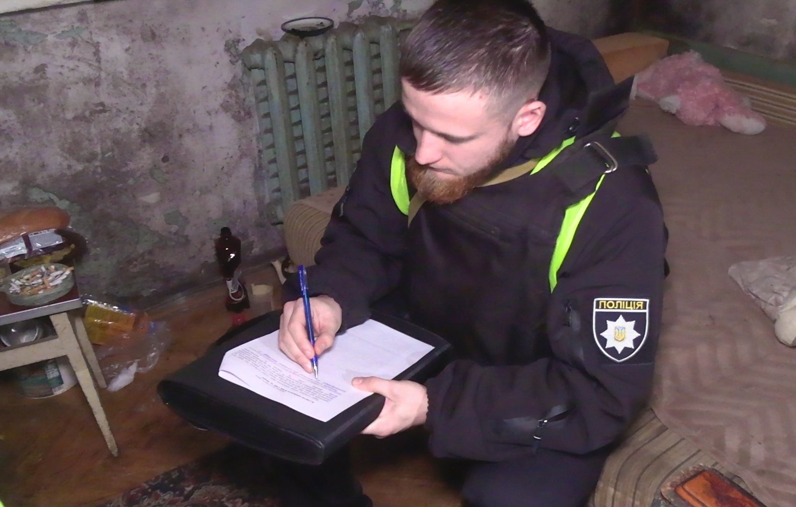 Вдарила по спині та в груди: у Києві жінка вбила свого чоловіка кохонним ножем 1