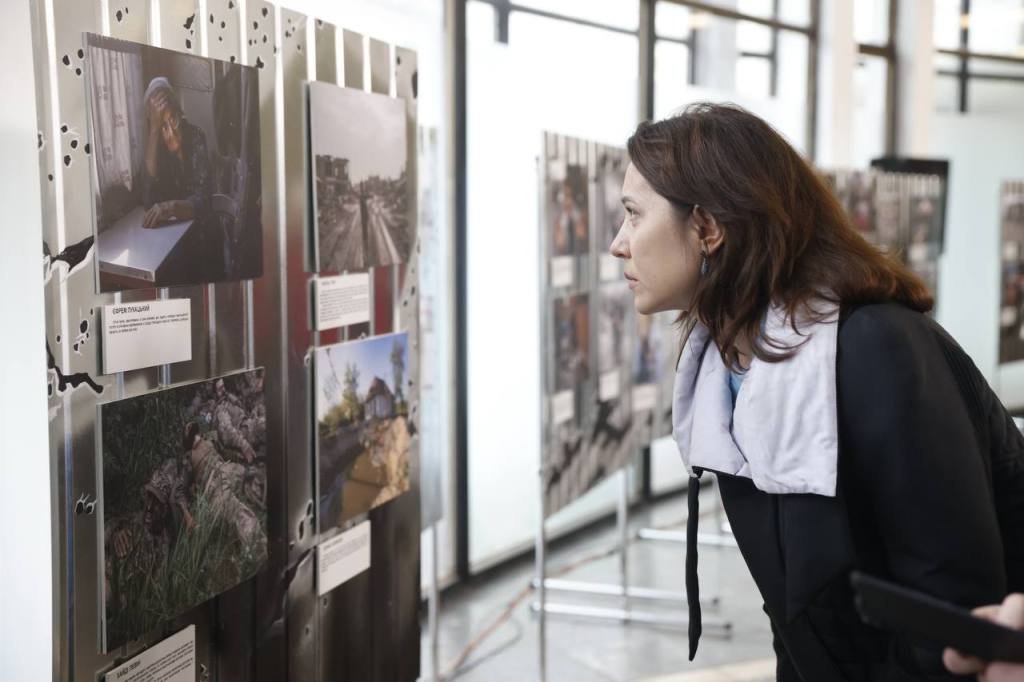 У Києві на "Золотих воротах" виставили фотографії жахів військових конфліктів 2