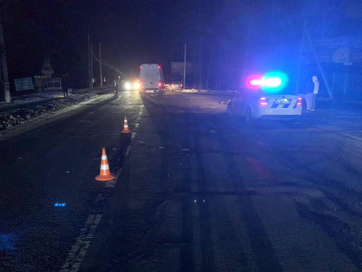 На Київщині водій Opel на неосвітленій ділянці дороги збив пішохода: загинув чоловік 1