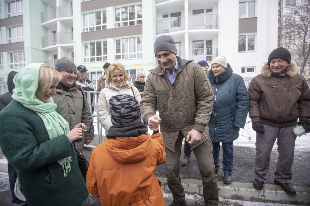 Як у Києві відновили зруйнований обстрілом будинок на Чорнобильській: мешканці готуються до заселення 3