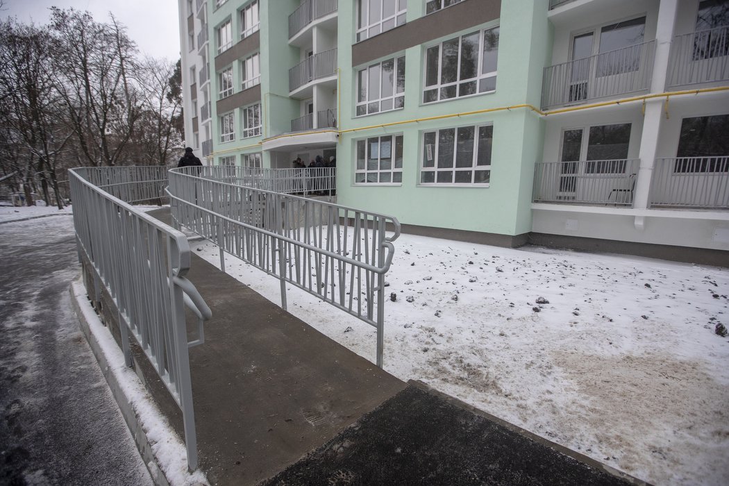 Як у Києві відновили зруйнований обстрілом будинок на Чорнобильській: мешканці готуються до заселення 7