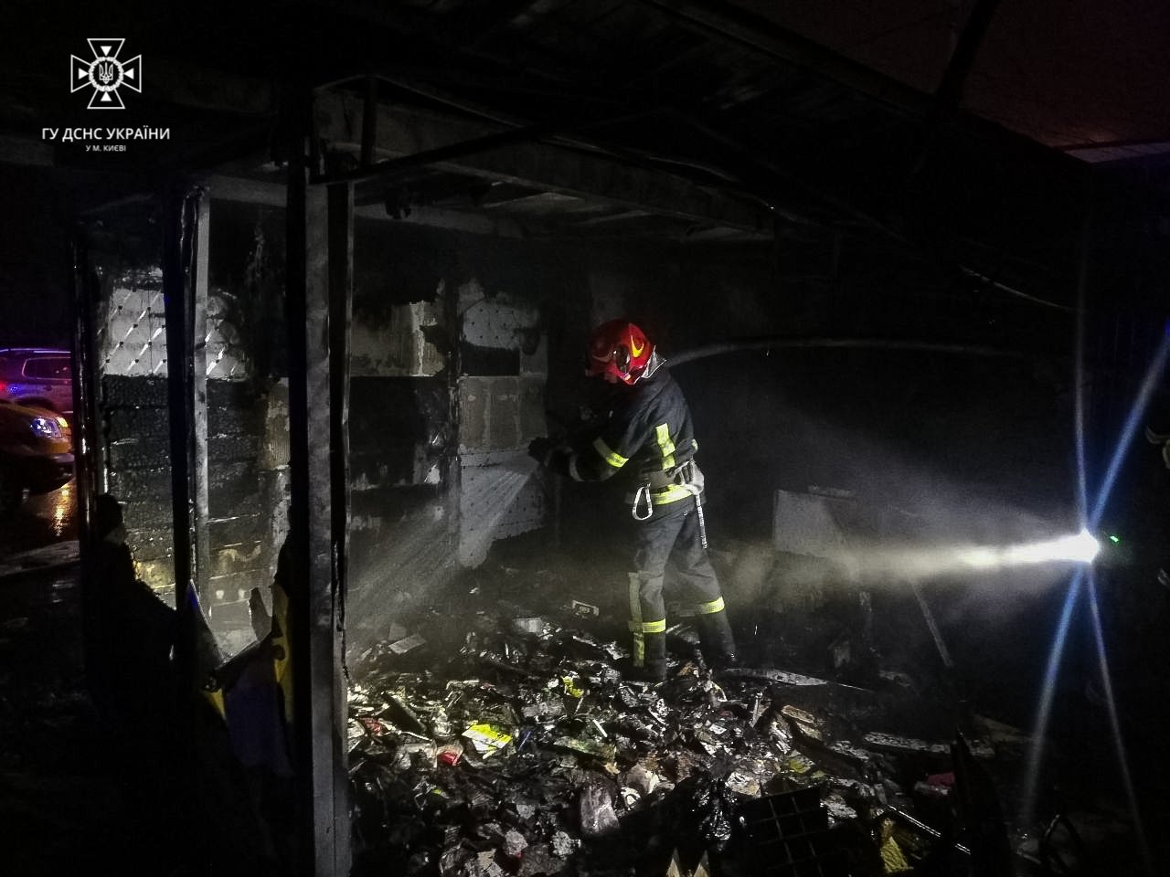 У Києві в кіоску вибухнув газовий балон: постраждали люди 6