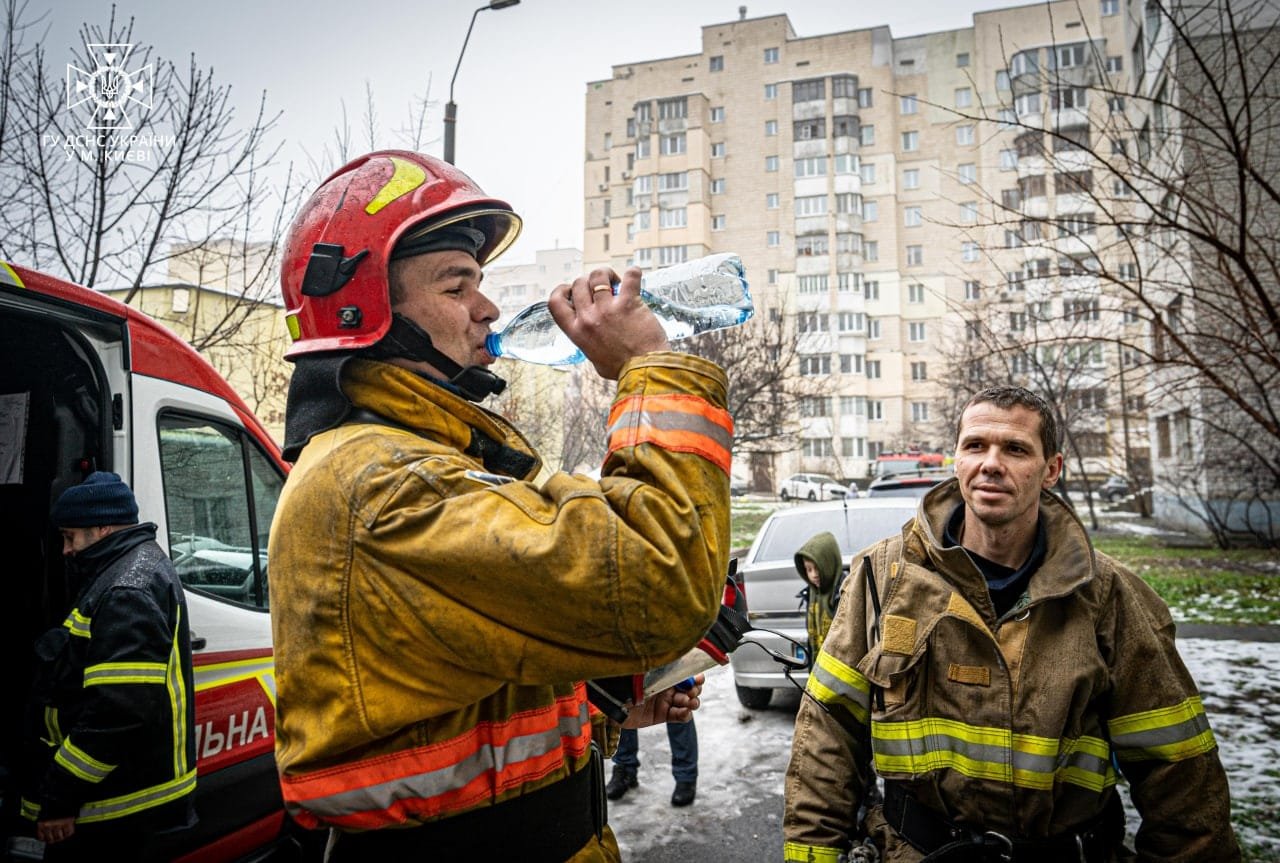 У Києві у Святошинському районі під час пожежі в багатоповерхівці загинула жінка 2