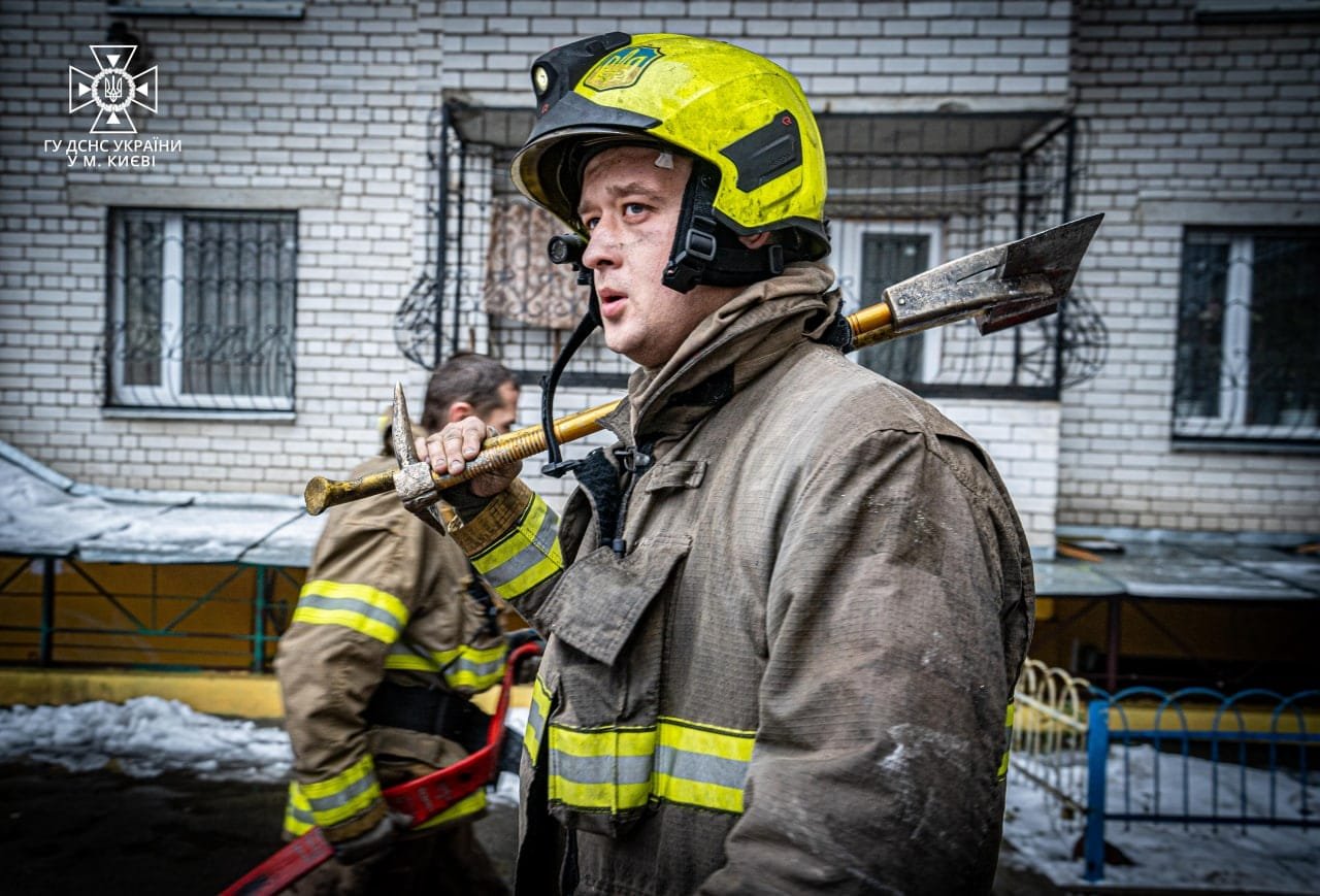 У Києві у Святошинському районі під час пожежі в багатоповерхівці загинула жінка 3