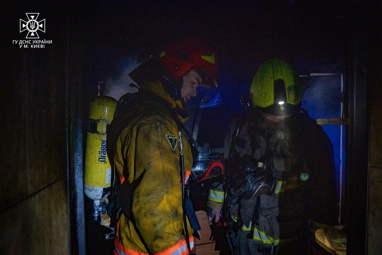 У Києві у Святошинському районі під час пожежі в багатоповерхівці загинула жінка 4