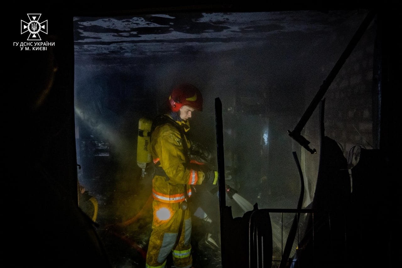 У Києві у Святошинському районі під час пожежі в багатоповерхівці загинула жінка 6