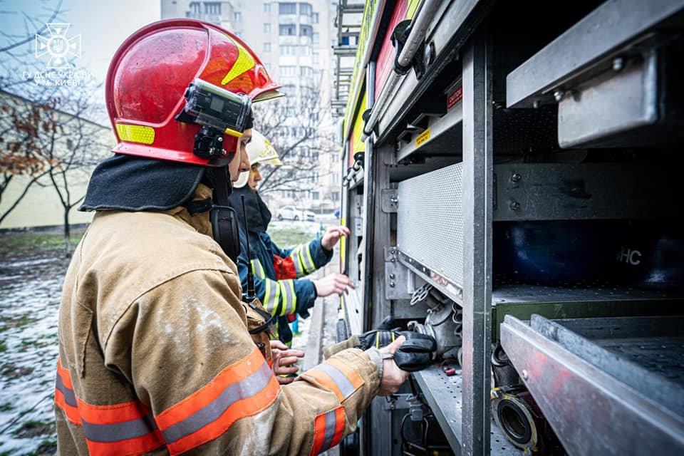 У Києві у Святошинському районі під час пожежі в багатоповерхівці загинула жінка 7