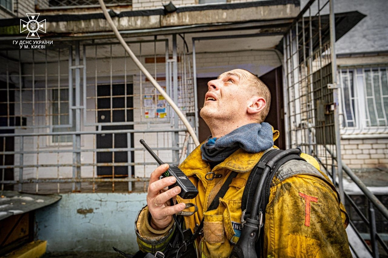 У Києві у Святошинському районі під час пожежі в багатоповерхівці загинула жінка 10