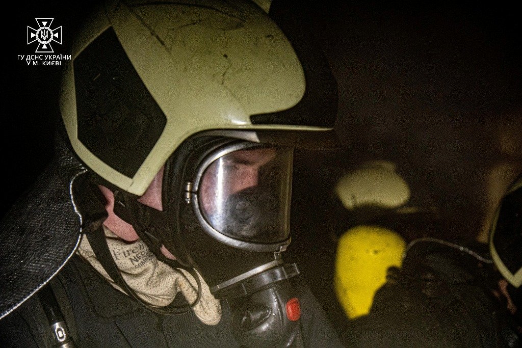 У Києві стався вибух акумулятора у багатоповерхівці: з будинку евакуювали людей 5