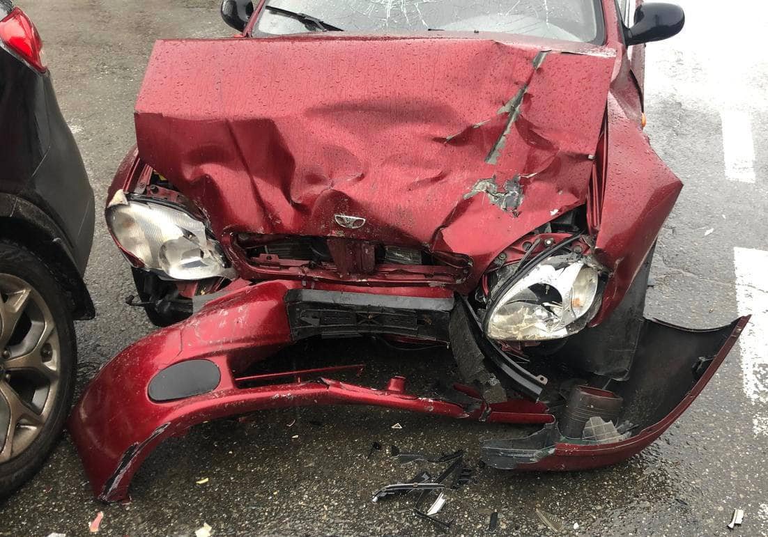 На Київщині Kia не пропустив Daewoo: у ДТП постраждали дві людини 2