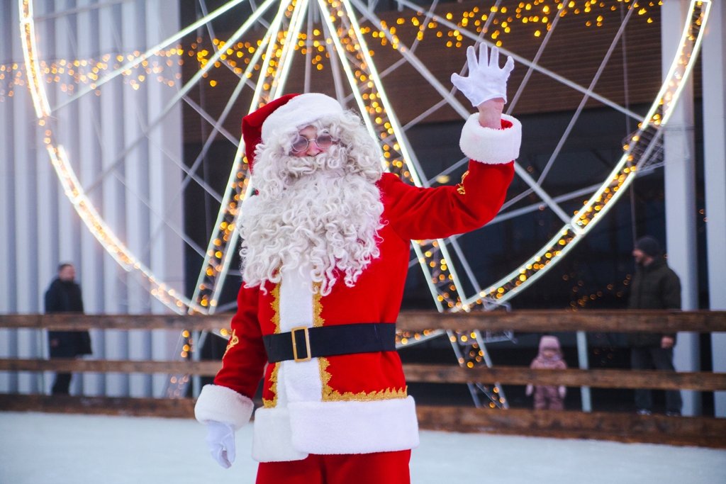 Де у Києві зустріти Бориса Джонсона й Вінстона Черчилля: де і як працює різдвяна резиденція в лондонській стилістиці 3