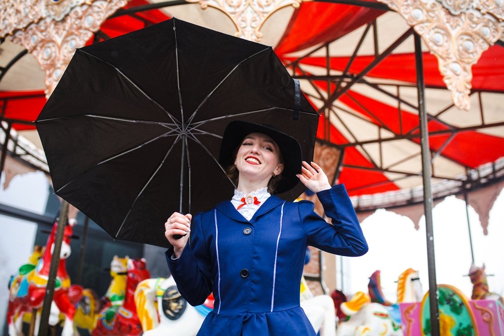 Де у Києві зустріти Бориса Джонсона й Вінстона Черчилля: де і як працює різдвяна резиденція в лондонській стилістиці 6