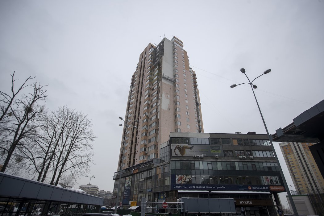 У Києві відновли зруйновані обстрілами будинки на вулиці Богатирській та проспекті Лобановського: фото 3