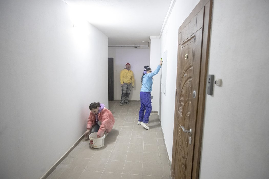 У Києві відновли зруйновані обстрілами будинки на вулиці Богатирській та проспекті Лобановського: фото 6