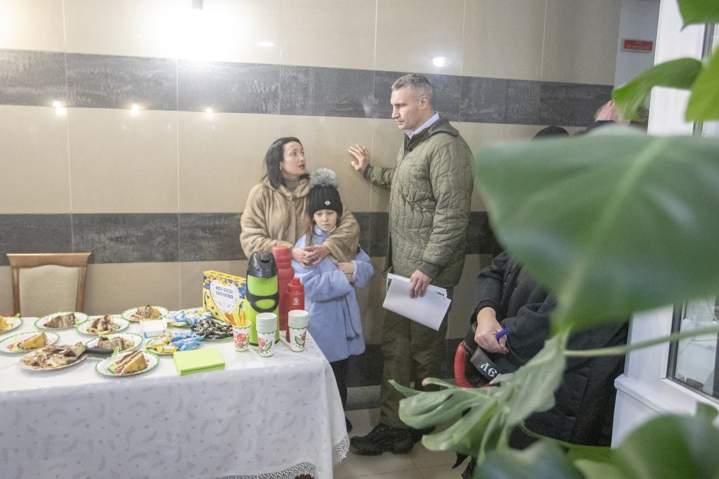 У Києві відновли зруйновані обстрілами будинки на вулиці Богатирській та проспекті Лобановського: фото 8