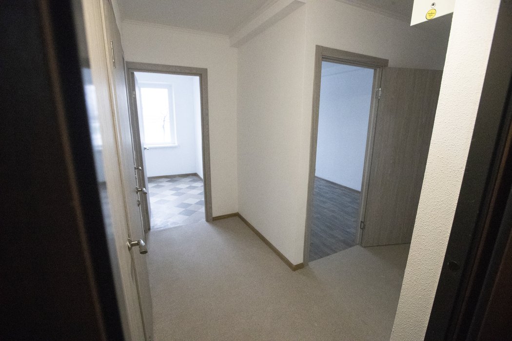 У Києві відновли зруйновані обстрілами будинки на вулиці Богатирській та проспекті Лобановського: фото 9