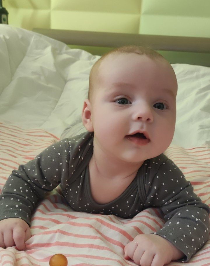 Неймовірна історія возз’єднання немовляти з батьками, яких розлучила війна 1