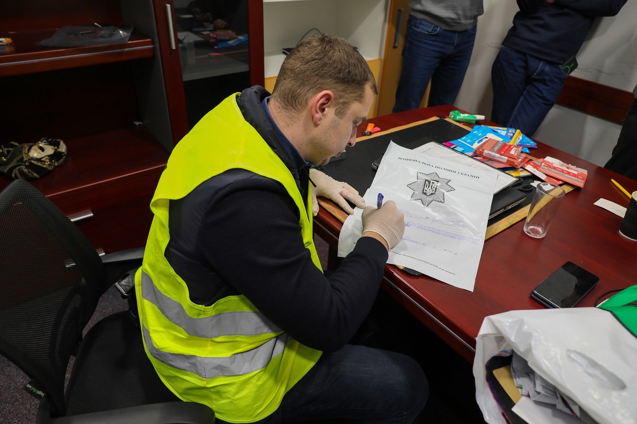 До 6500 гривень за годину: у Києві накрили власницю борделів, яка орендувала 17 квартир та вербувала дівчат 1