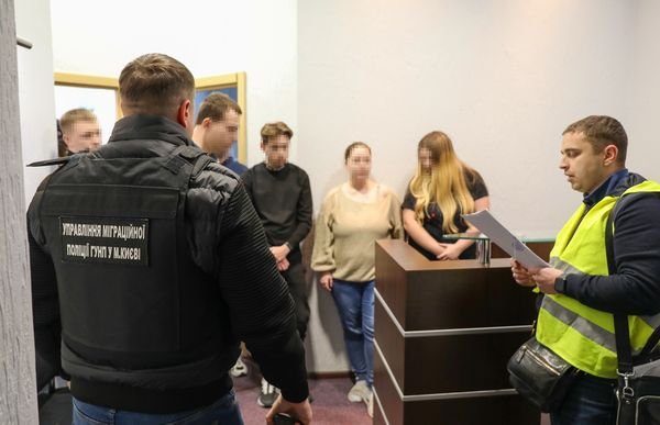 До 6500 гривень за годину: у Києві накрили власницю борделів, яка орендувала 17 квартир та вербувала дівчат 2