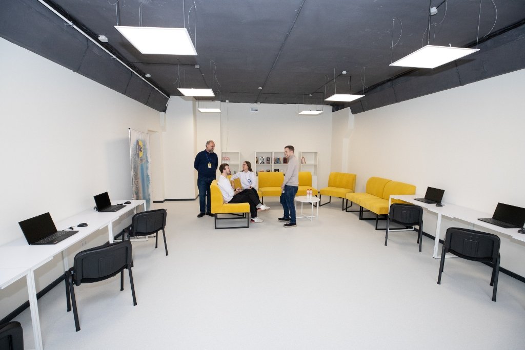 У Києві відкрили другий центр підтримки «ЯМаріуполь»: які послуги да допомогу надають 6