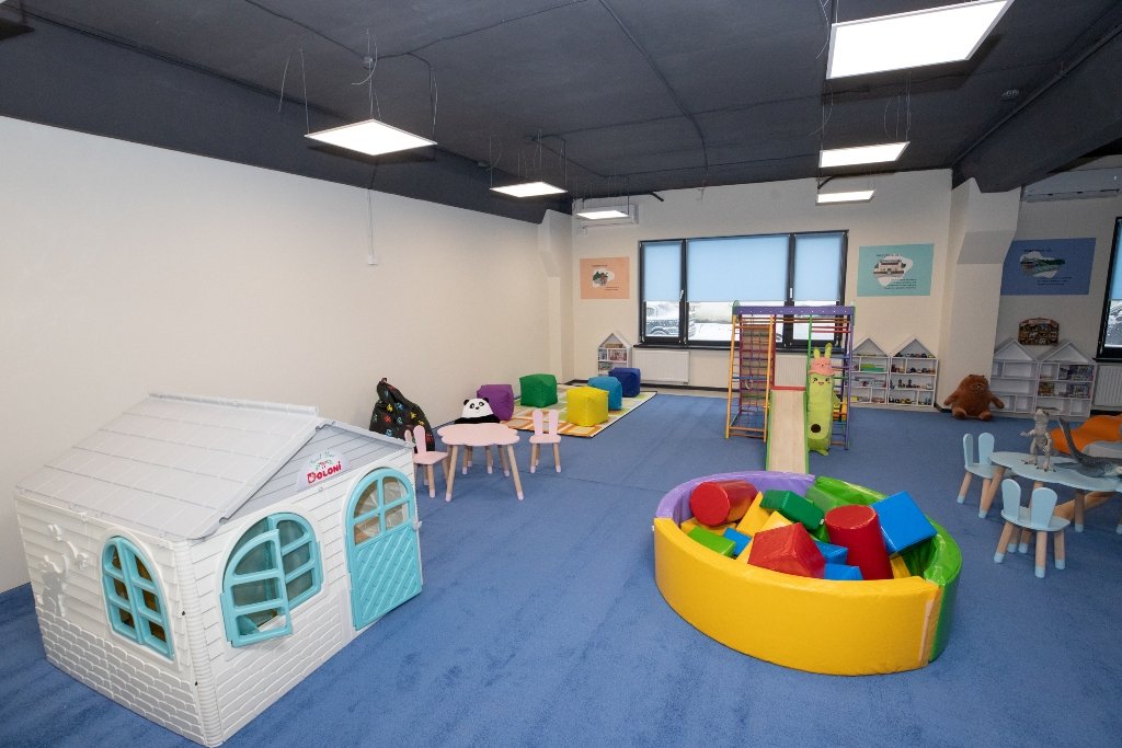 У Києві відкрили другий центр підтримки «ЯМаріуполь»: які послуги да допомогу надають 13