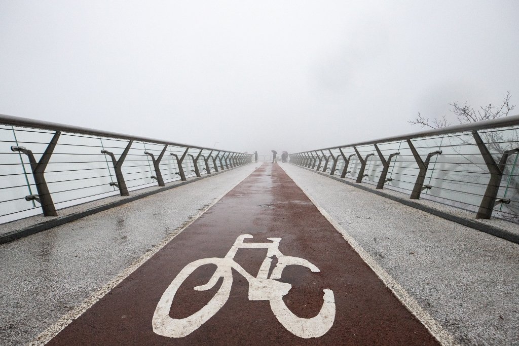 У Києві після ремонту відкрили Пішохідно-велосипедний міст: що замінили та як зараз виглядає 9