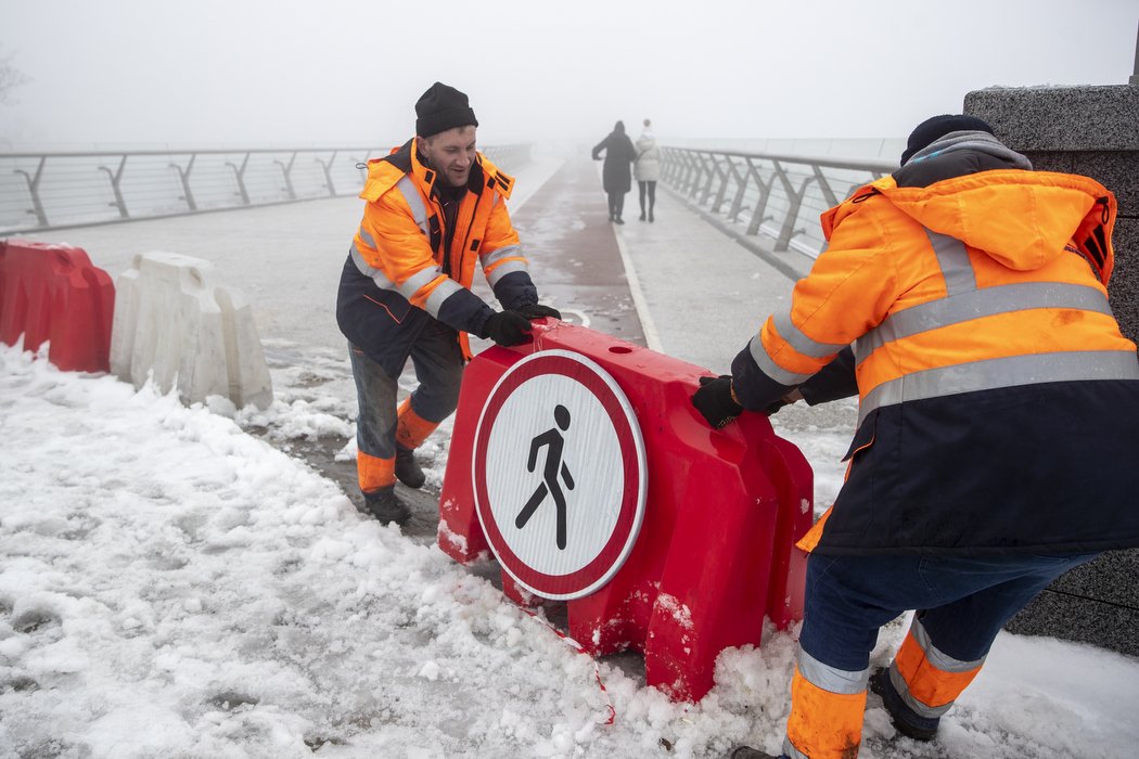 У Києві після ремонту відкрили Пішохідно-велосипедний міст: що замінили та як зараз виглядає 12